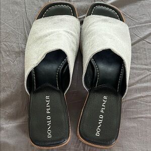 Heathered blackish/grayish neutral open toe mules